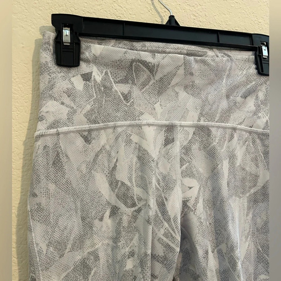 Lululemon Train Times 7/8 Jasmine White Multi Gray Sz 6 Athletic Run Leggings - Picture 10 of 13
